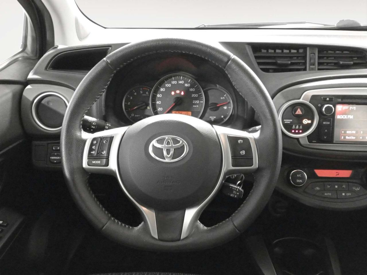 Toyota Yaris 90D City - foto 8