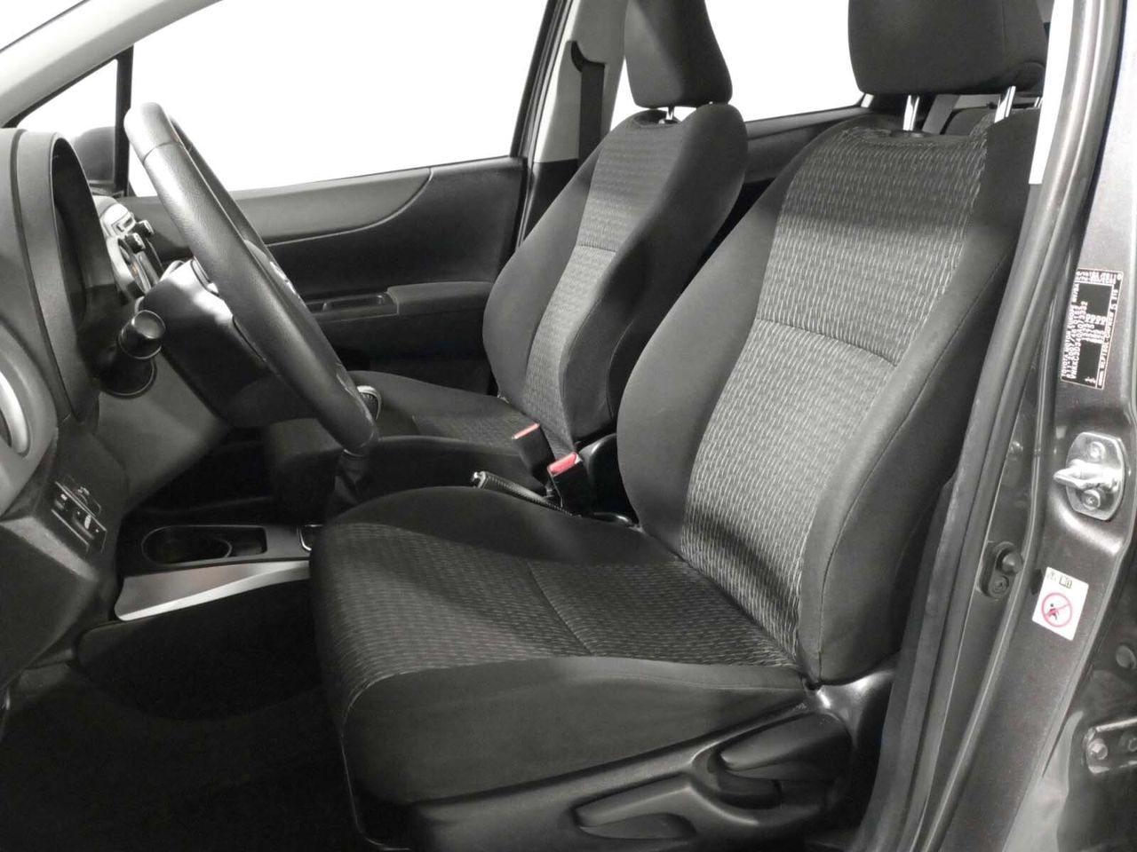 Toyota Yaris 90D City - foto 19