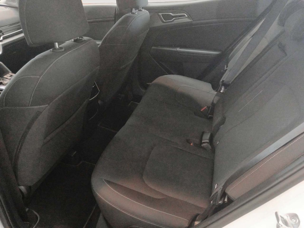 Kia Sportage 1.6 T-GDi MHEV Business 4x2 DCT - foto 9