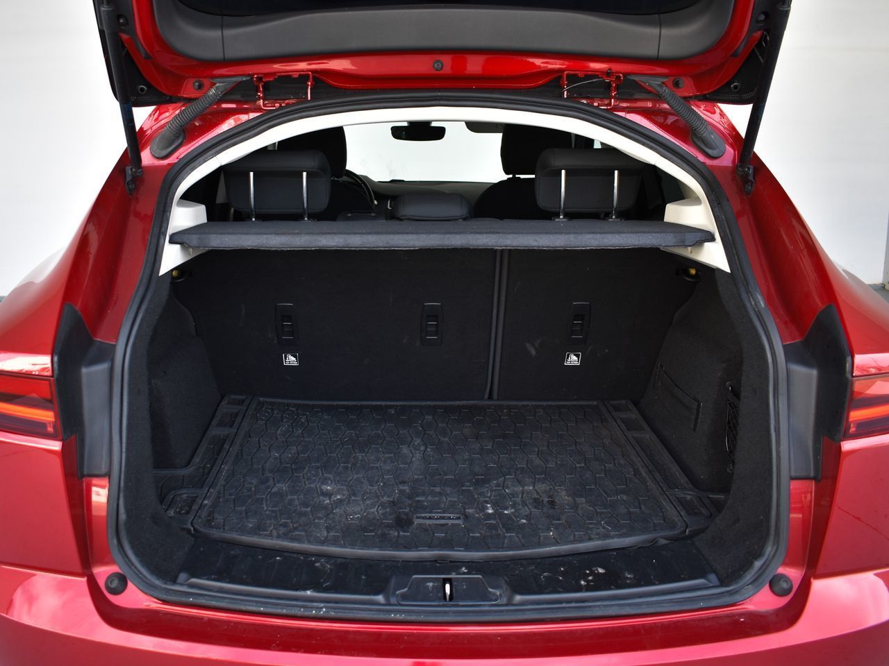 Jaguar E-Pace 2.0D - foto 12