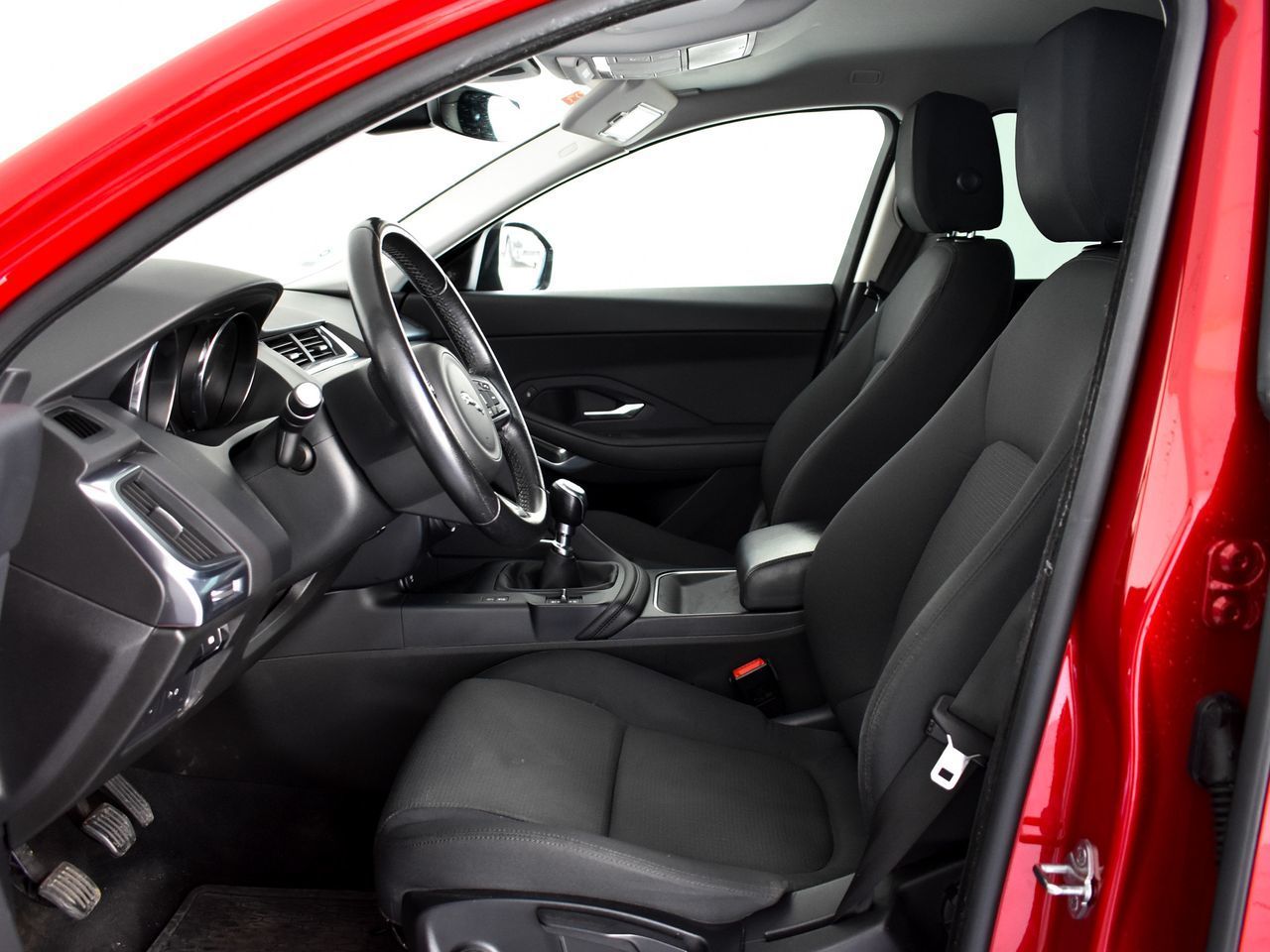 Jaguar E-Pace 2.0D - foto 9