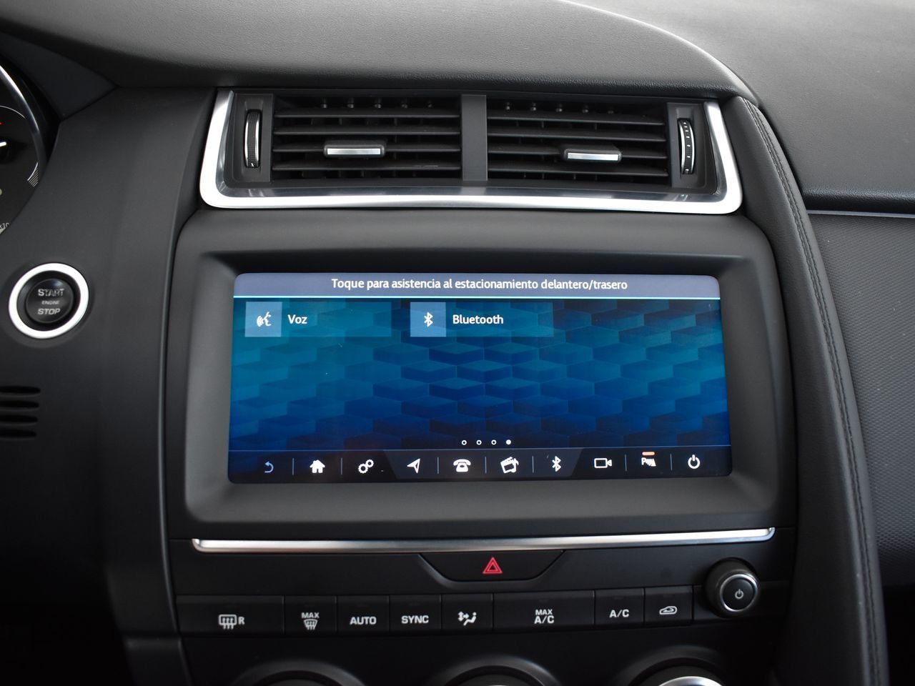 Jaguar E-Pace 2.0D - foto 16