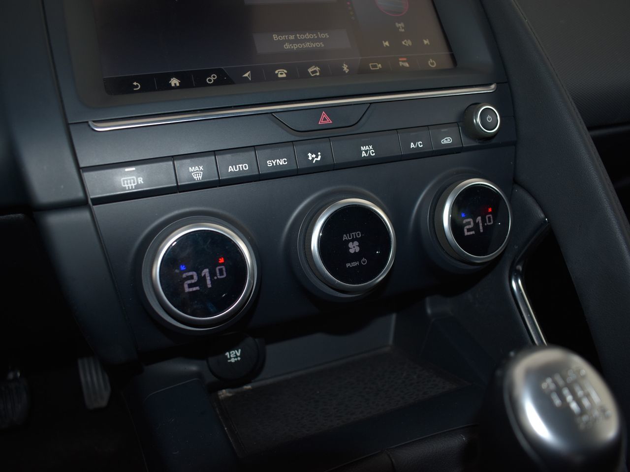 Jaguar E-Pace 2.0D - foto 23