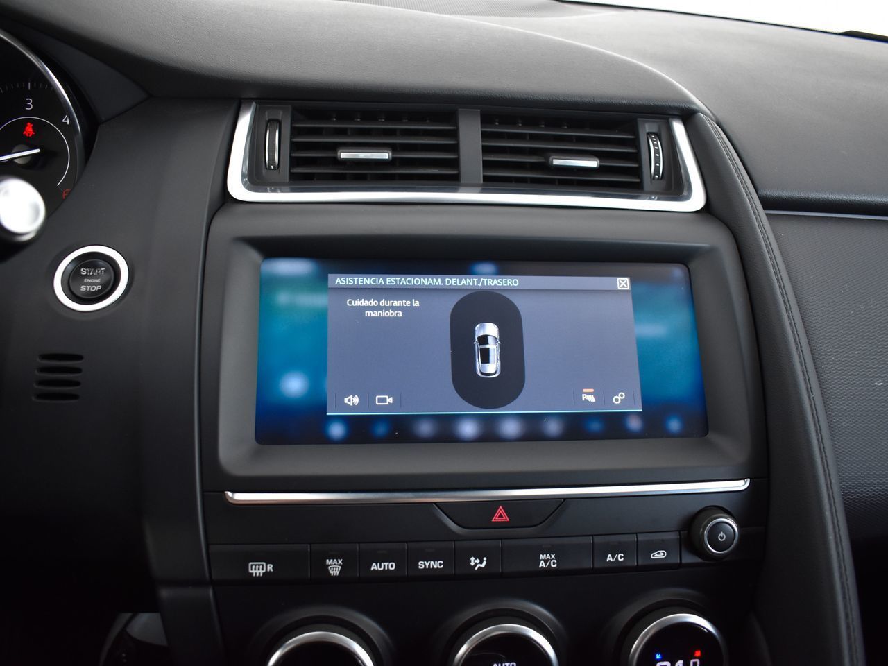 Jaguar E-Pace 2.0D - foto 21