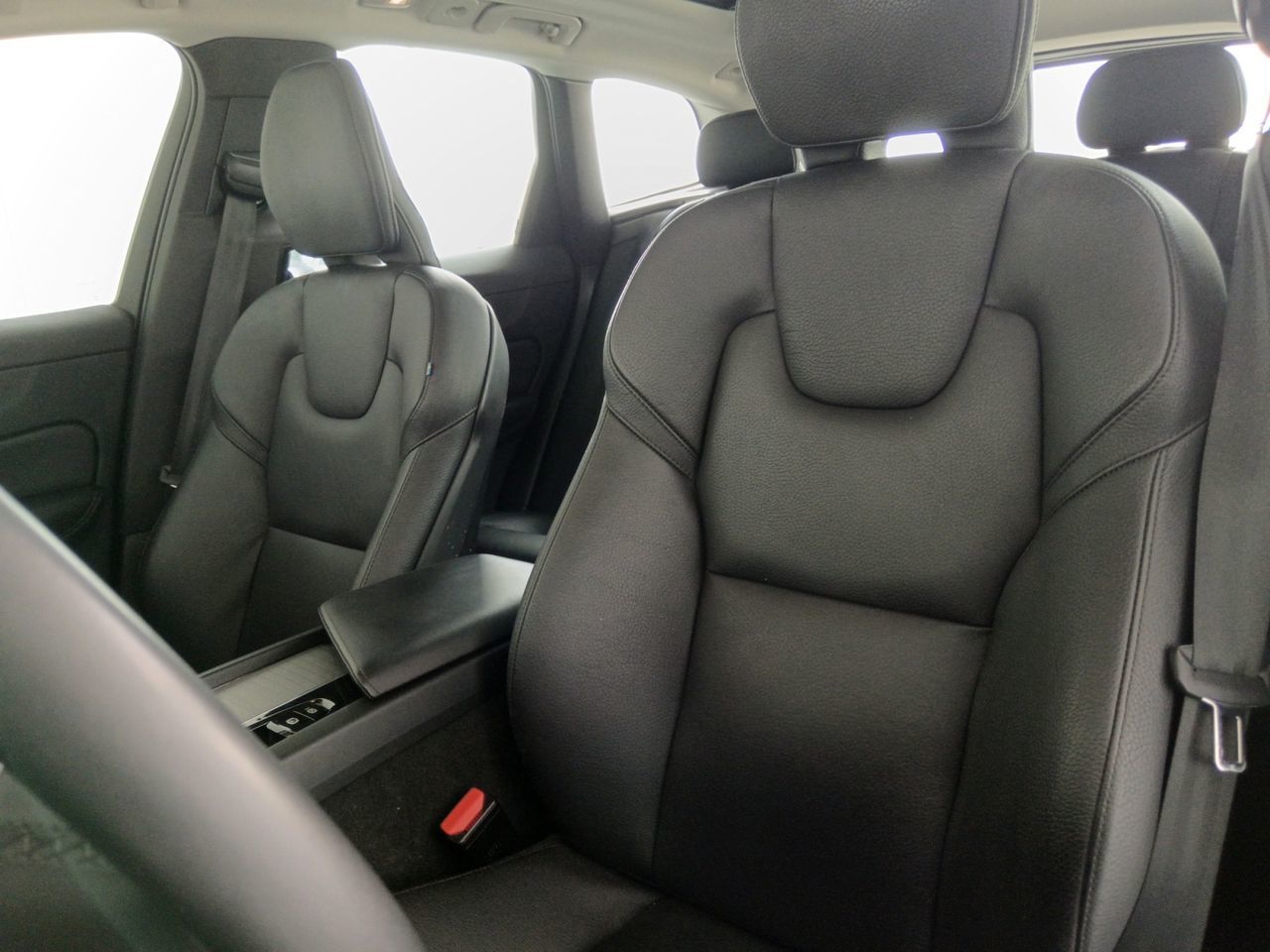 Volvo XC60 B4 D Plus Dark - foto 21