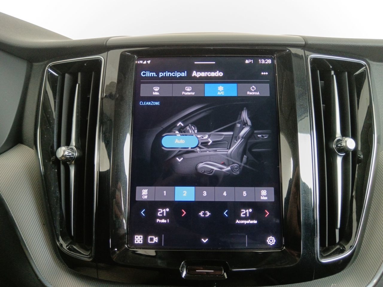 Volvo XC60 B4 D Plus Dark - foto 20