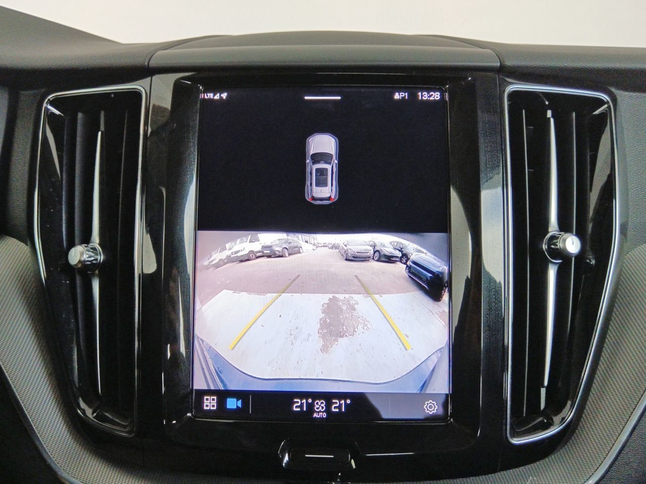 Volvo XC60 B4 D Plus Dark - foto 17