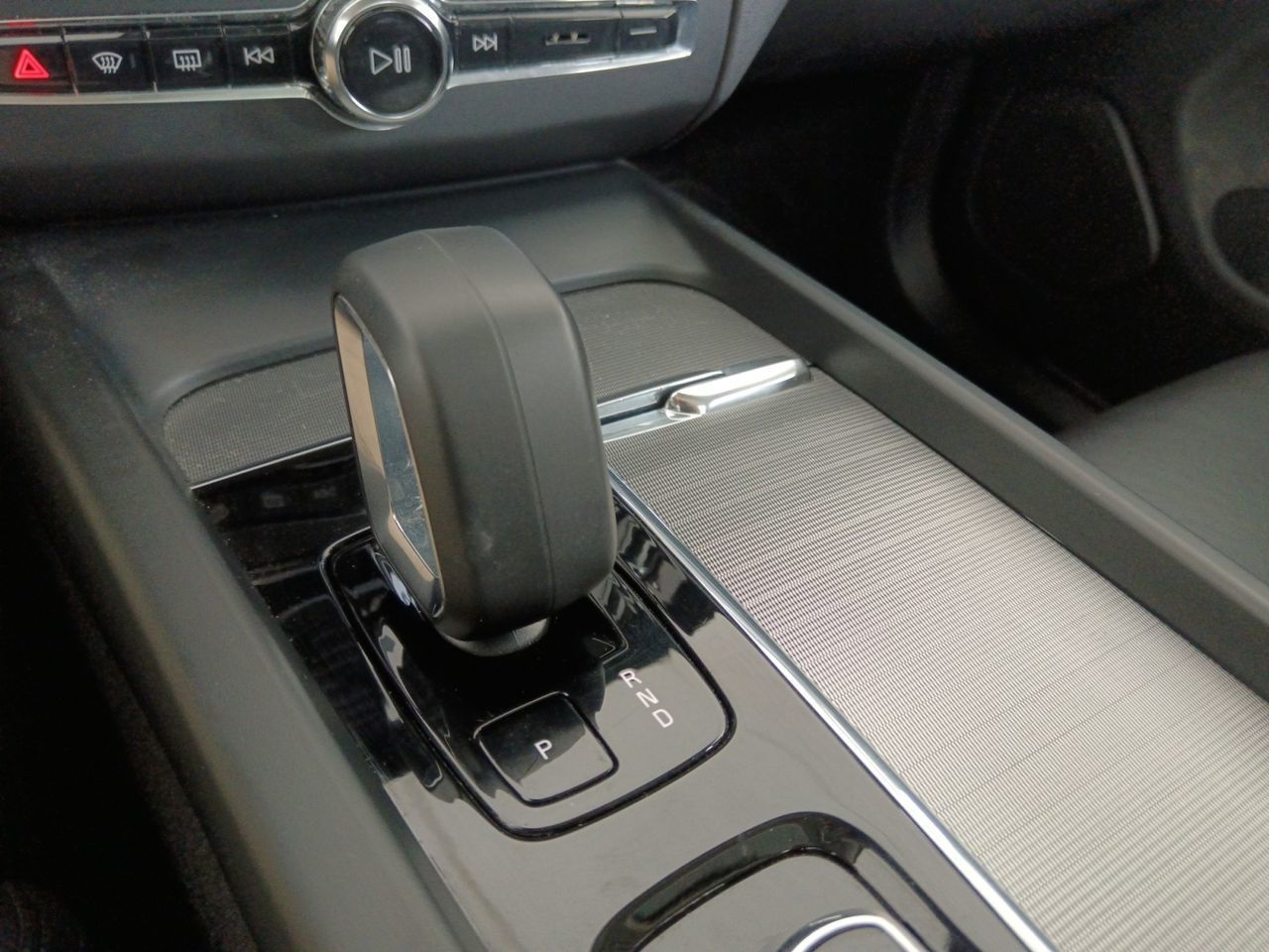 Volvo XC60 B4 D Plus Dark - foto 14