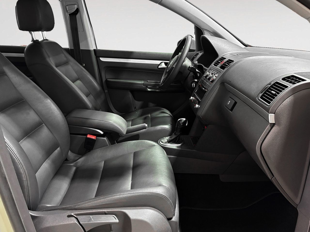 Volkswagen Touran Business 1.4 TGI DSG - foto 11