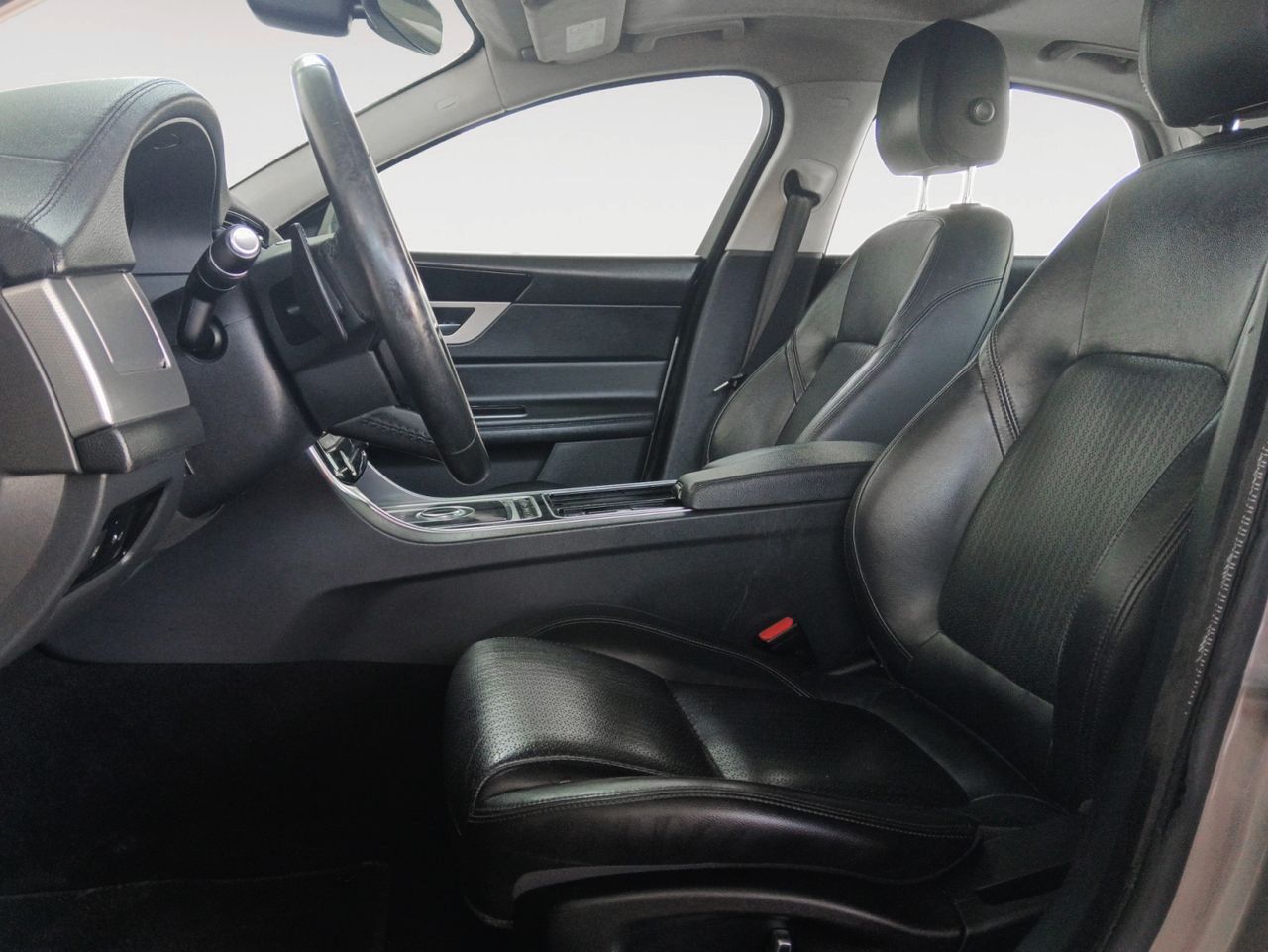 Jaguar XF 2.0D I4 Prestige - foto 9