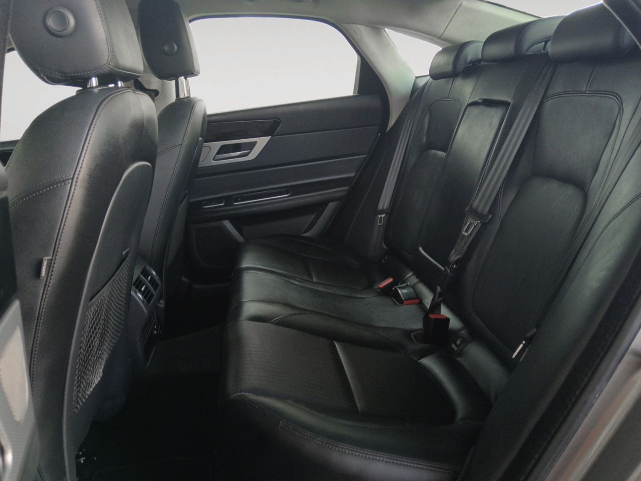 Jaguar XF 2.0D I4 Prestige - foto 10
