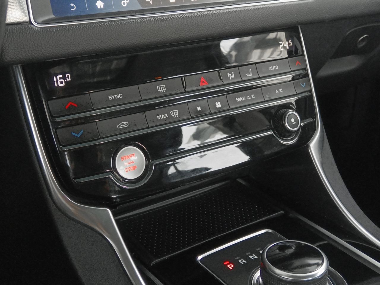 Jaguar XF 2.0D I4 Prestige - foto 21