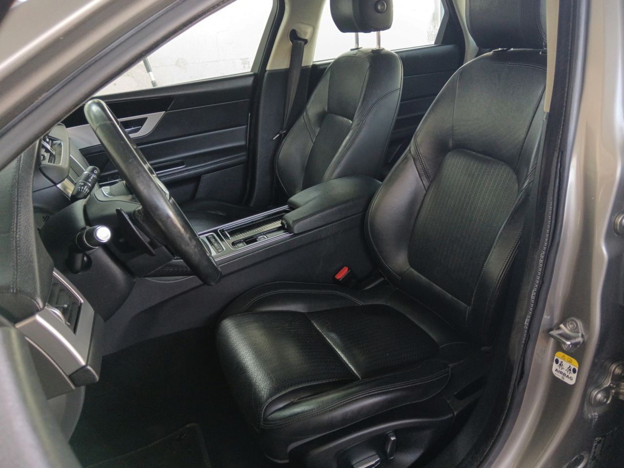 Jaguar XF 2.0D I4 Prestige - foto 22