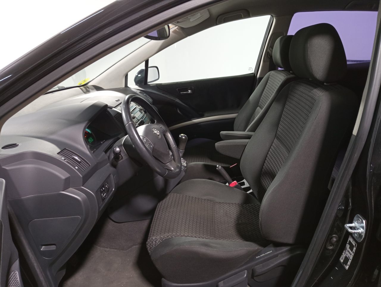 Toyota Corolla 2.2 D-4D Sol - foto 8