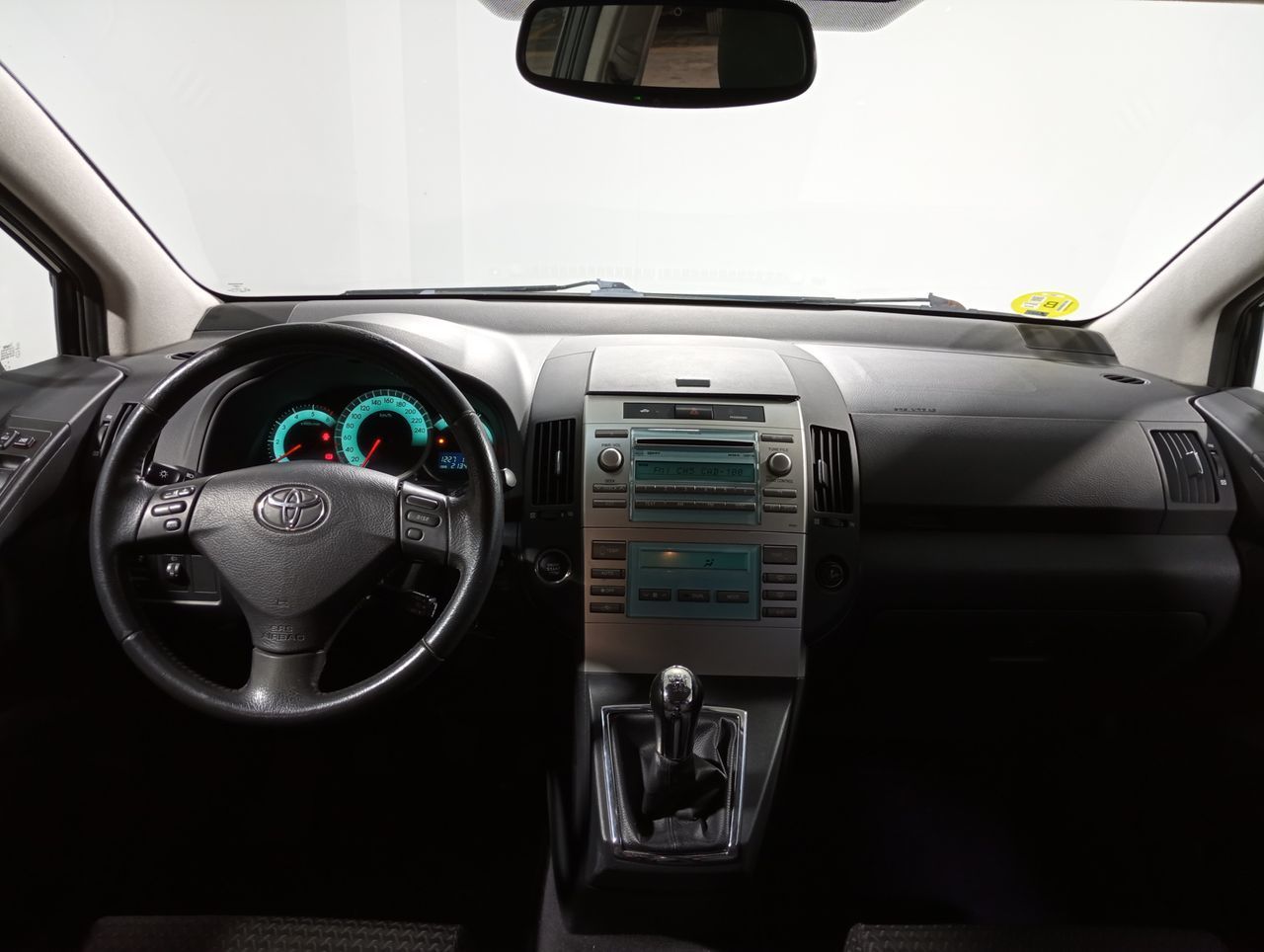 Toyota Corolla 2.2 D-4D Sol - foto 6