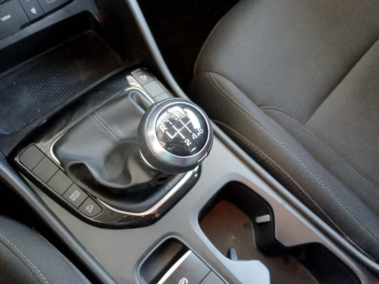 Hyundai Tucson 1.6 CRDi Maxx - foto 13