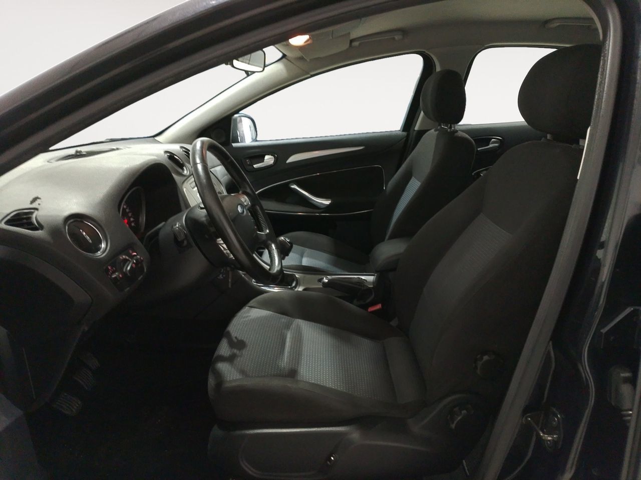 Ford Mondeo 1.8 TDCi Trend - foto 9