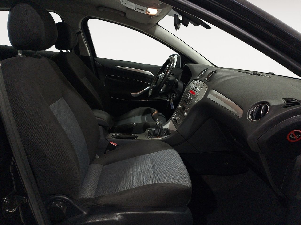 Ford Mondeo 1.8 TDCi Trend - foto 11