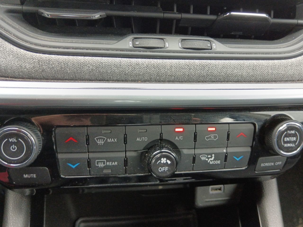 Jeep Compass 1.6 MultiJet Longitude 4x2 - foto 17