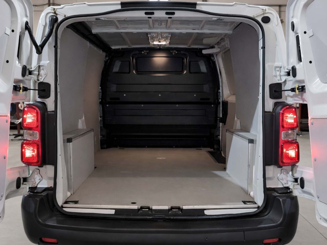Opel Vivaro Furgon BlueHDi 120 - foto 12