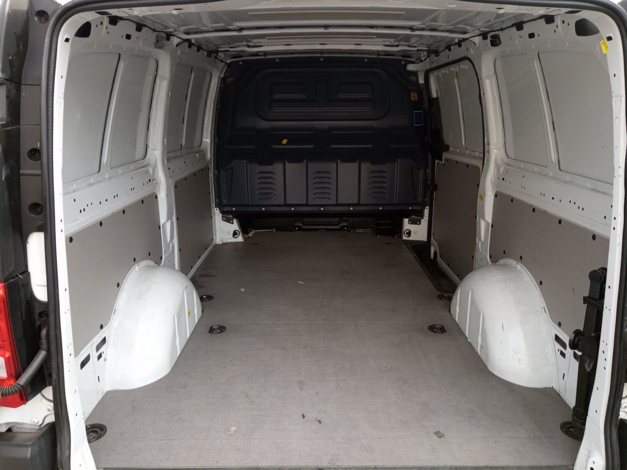 Mercedes-Benz Vito Furgon E-Vito 111 BEV Larga - foto 10