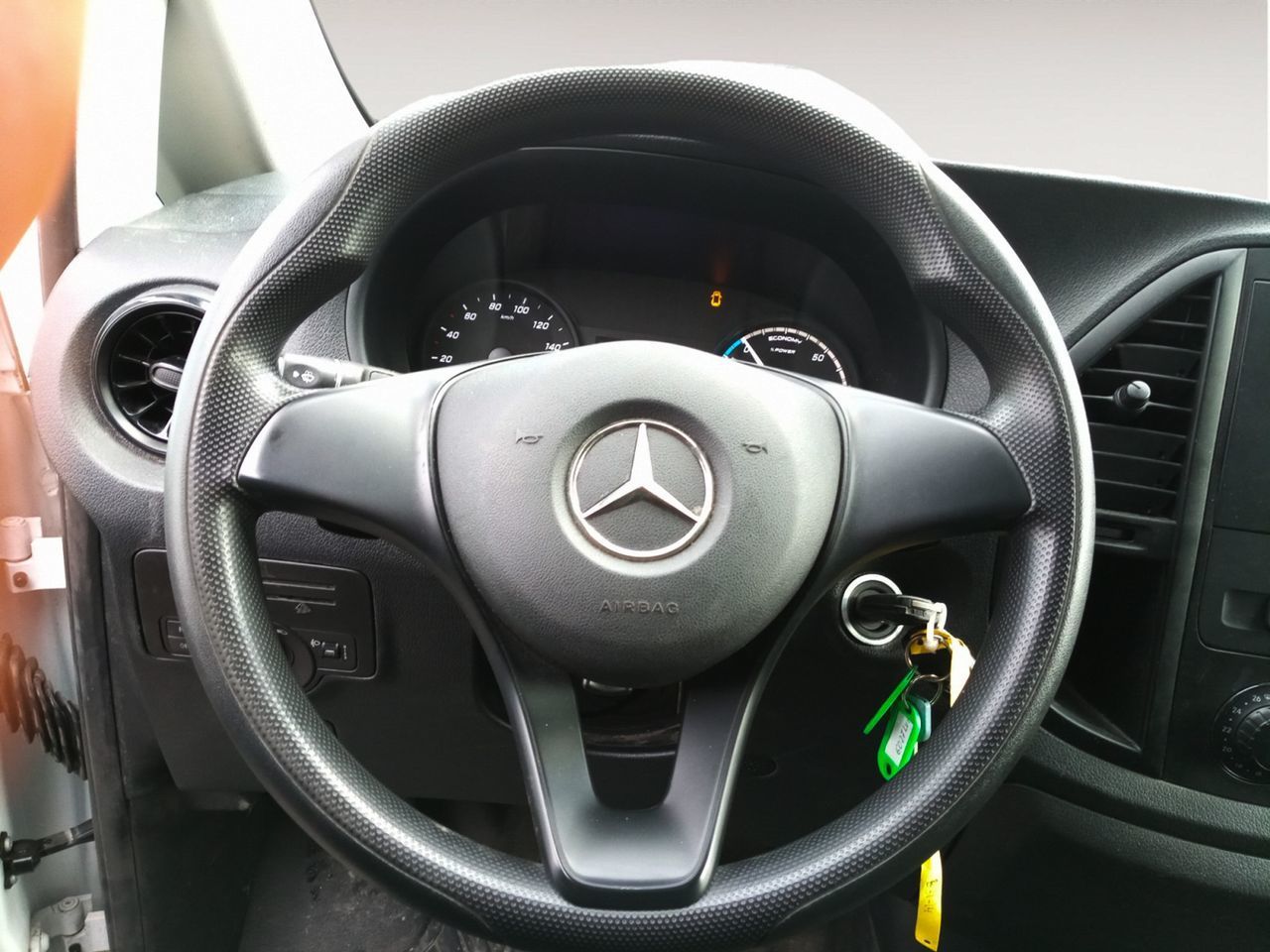 Mercedes-Benz Vito Furgon E-Vito 111 BEV Larga - foto 7