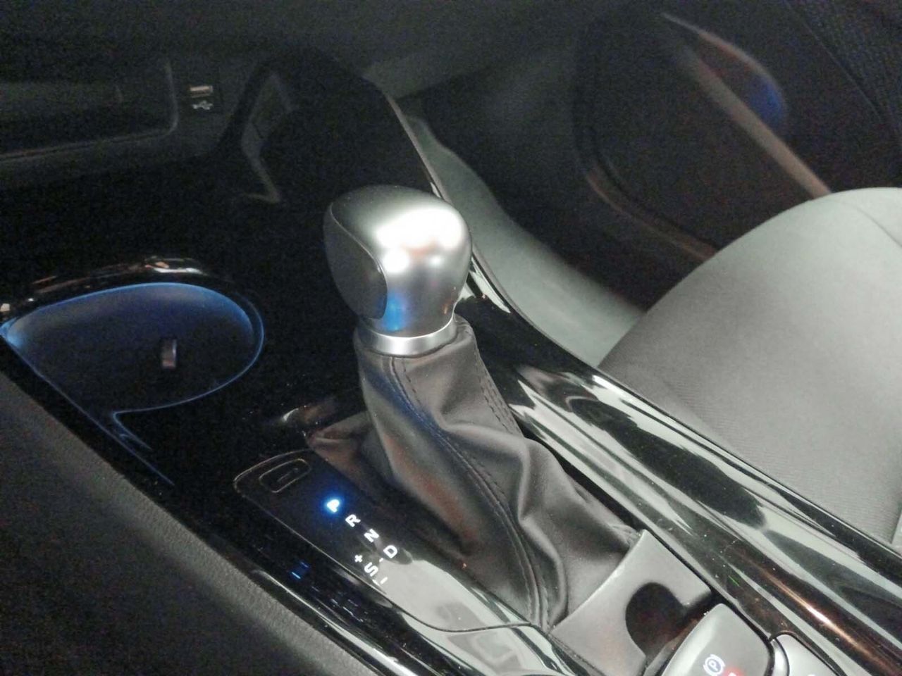 Toyota C-HR 180H Advance - foto 14