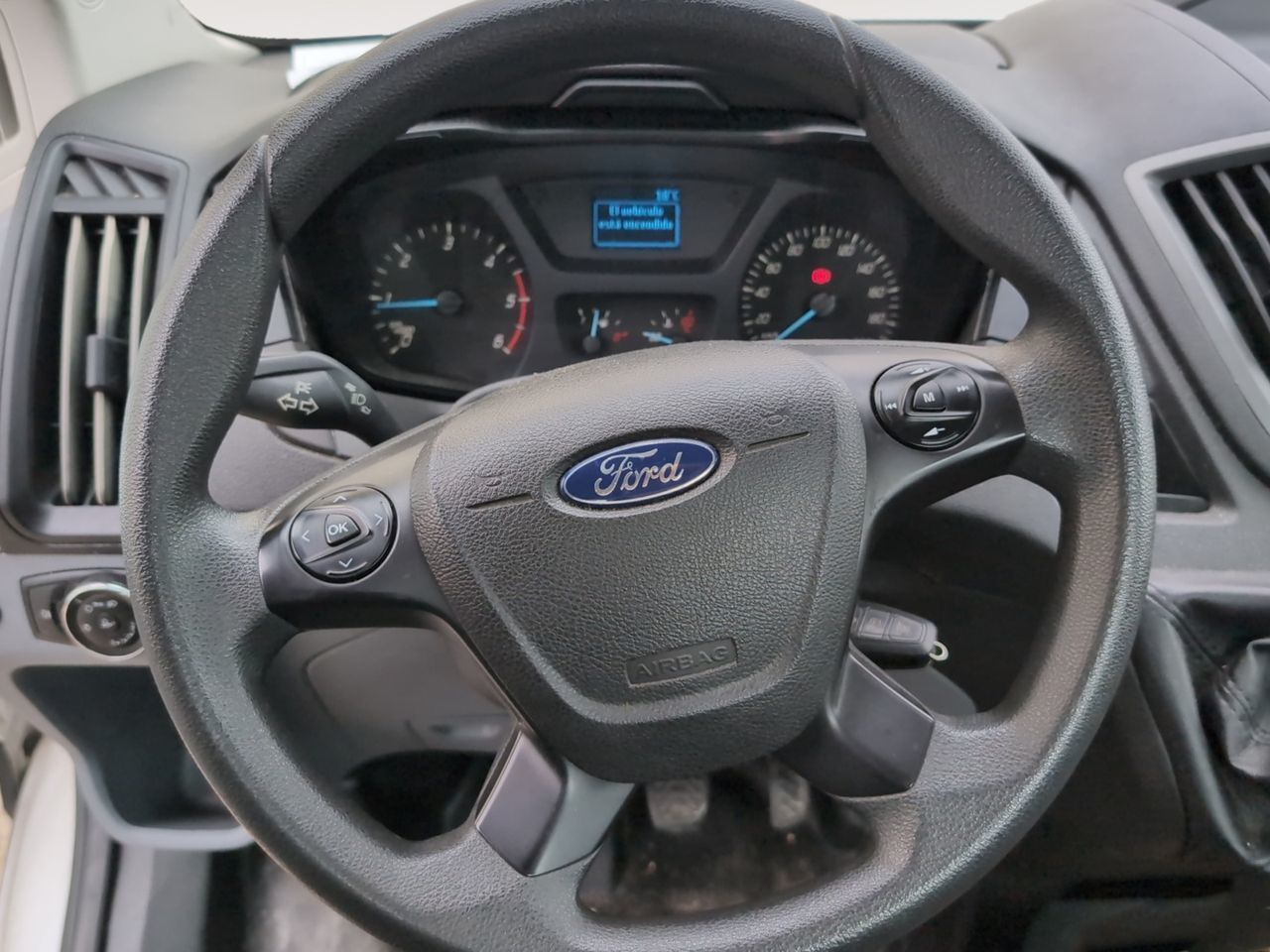 Ford Transit Chasis Cabina 350 L4 Ambiente Tracción Trasera - foto 8