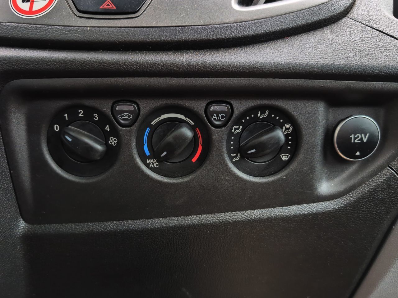 Ford Transit Chasis Cabina 350 L4 Ambiente Tracción Trasera - foto 16