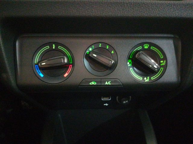 Škoda Fabia 1.0 TSI Ambition Plus - foto 18