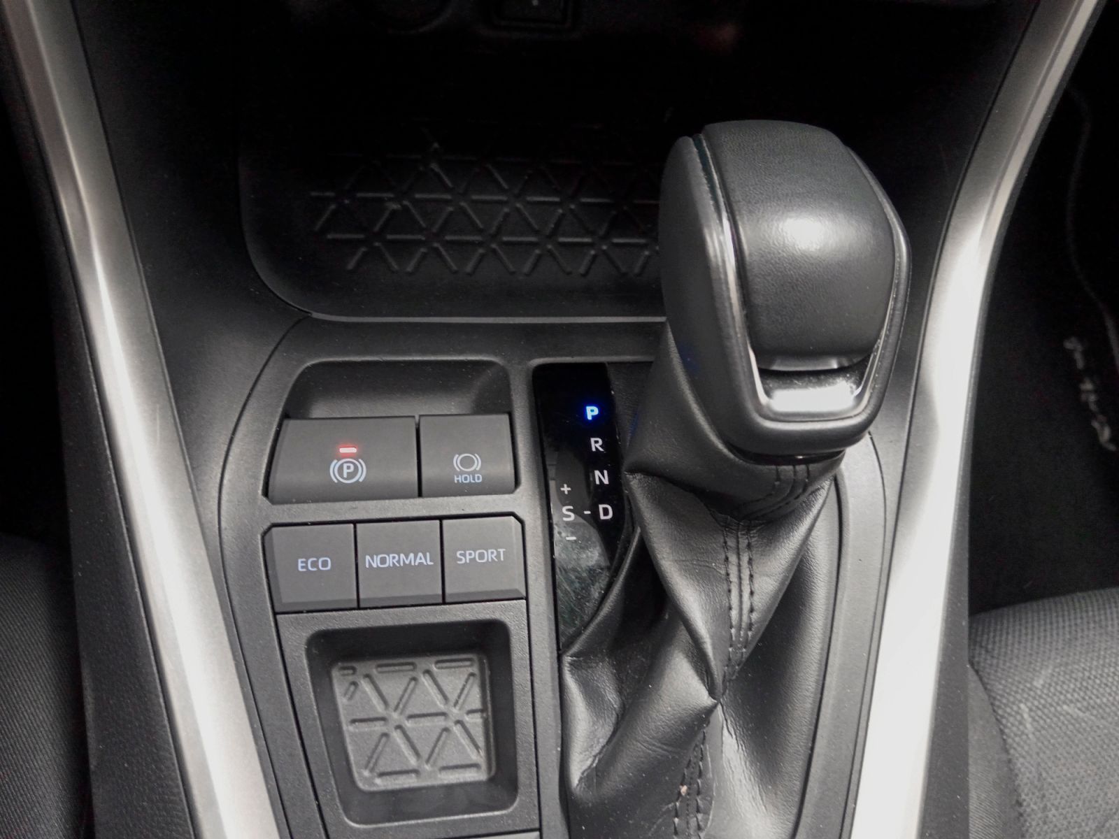 Toyota RAV4 220H Business - foto 15