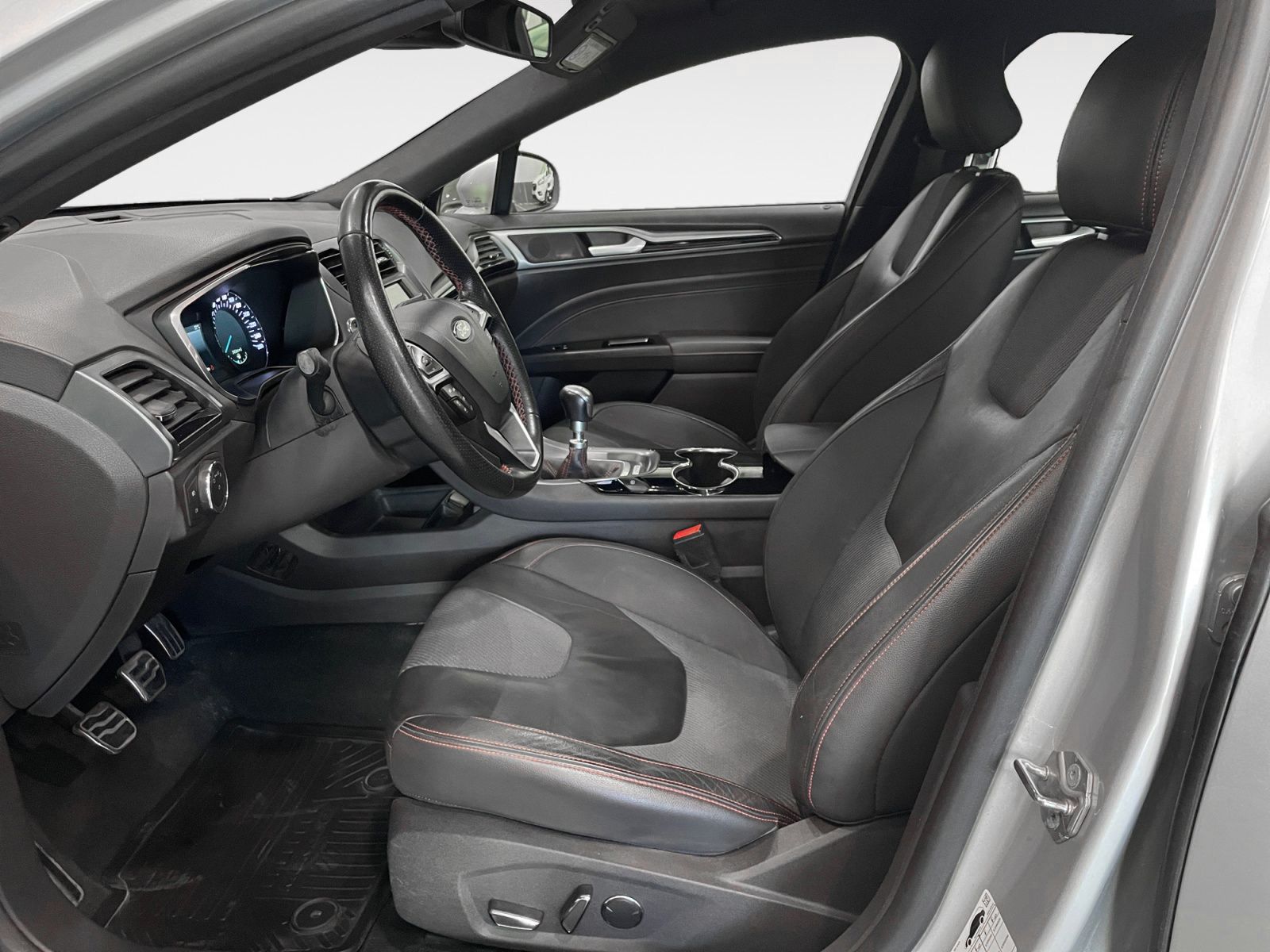 Ford Mondeo 2.0 TDCi ST-Line - foto 9