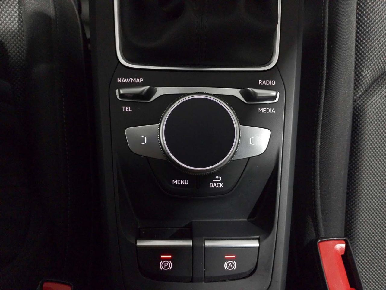 Audi Q2 S line 30 TDI - foto 15