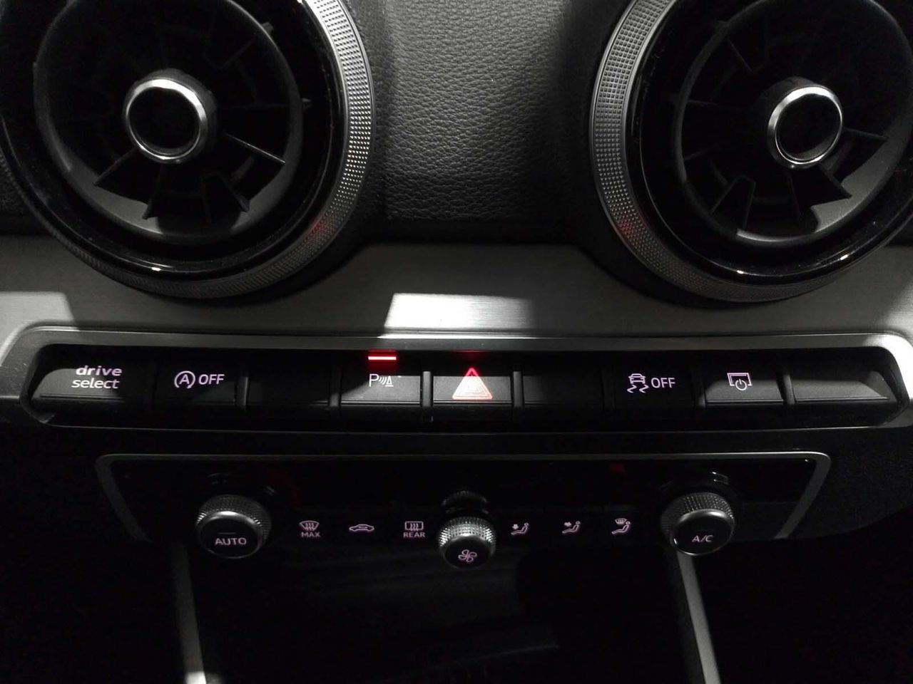 Audi Q2 S line 30 TDI - foto 22