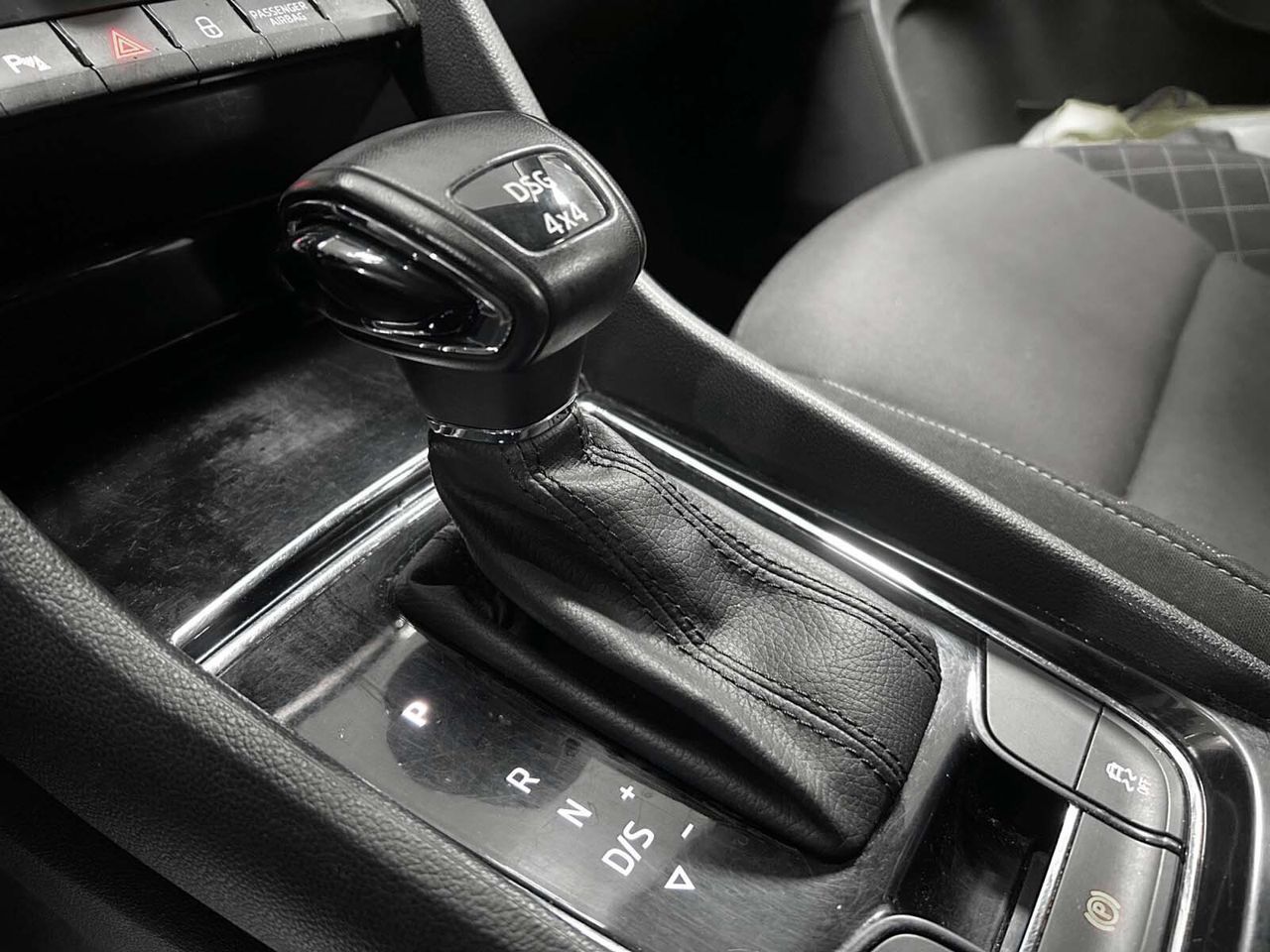 Škoda Karoq 2.0 TDI Ambition 4x4 DSG - foto 13