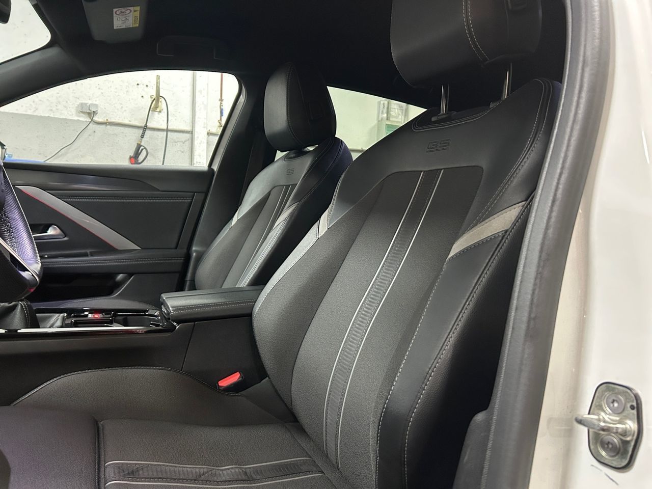 Opel Astra 1.2 Turbo XHT GS - foto 19