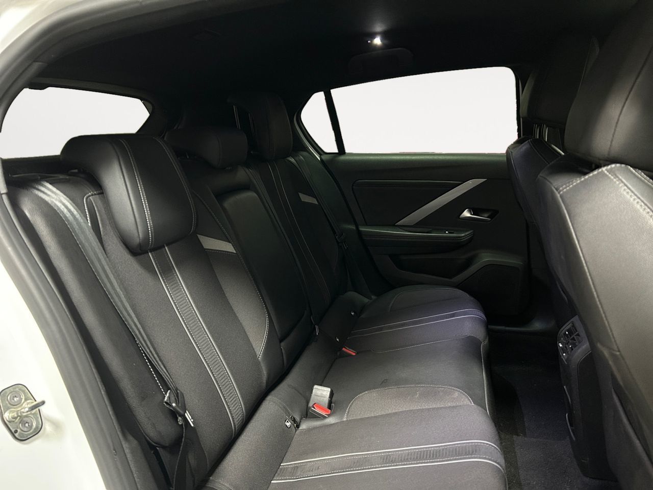 Opel Astra 1.2 Turbo XHT GS - foto 9