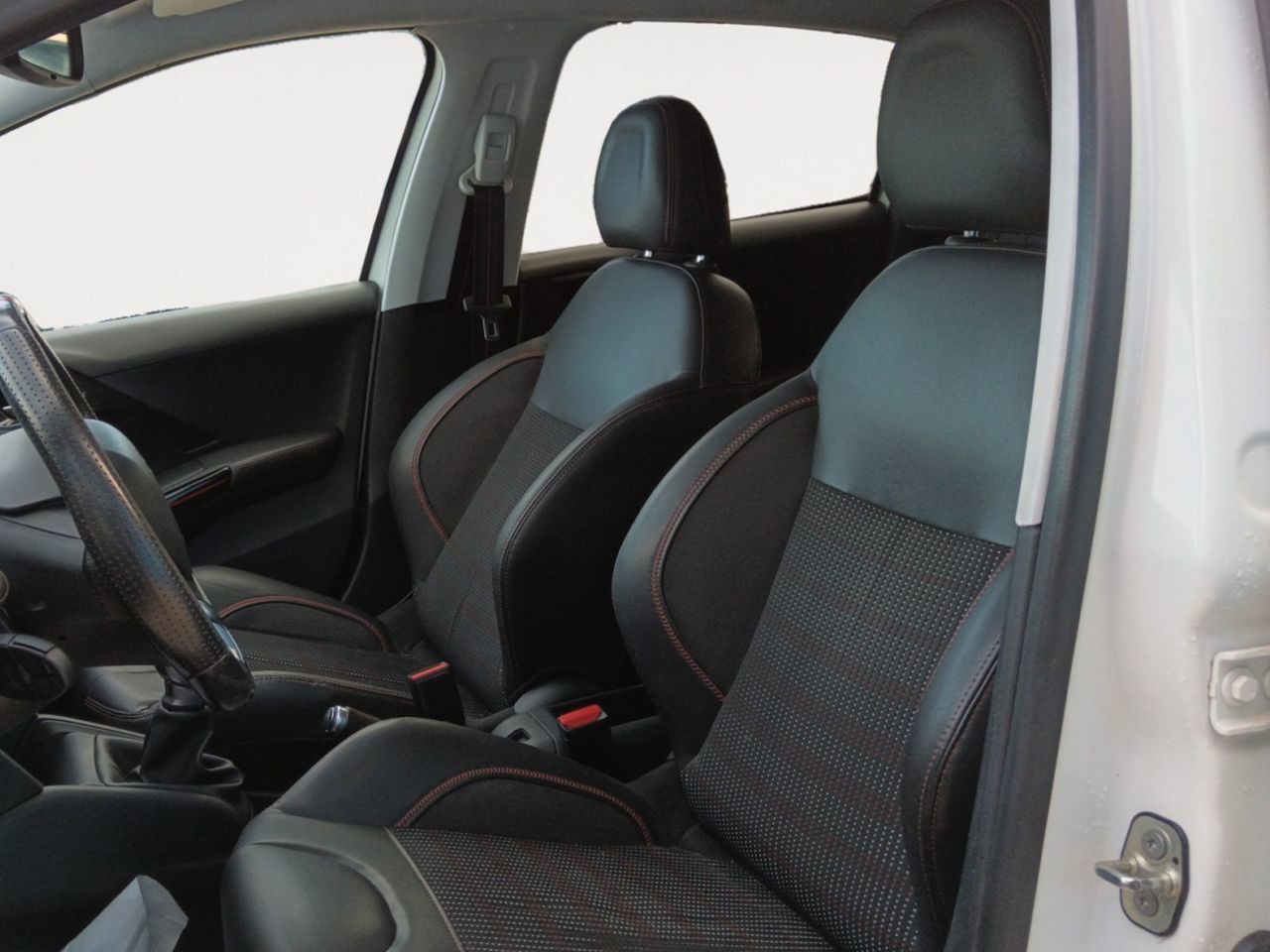 Peugeot 208 PureTech 110 GT Line - foto 8