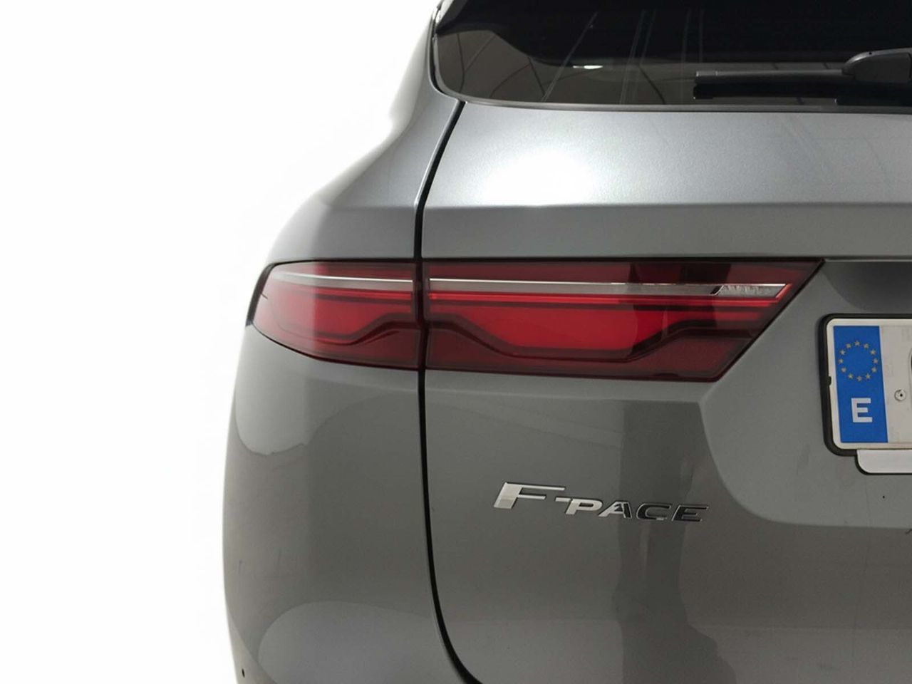 Jaguar F-Pace 2.0D I4 MHEV R-Dynamic SE AWD - foto 25