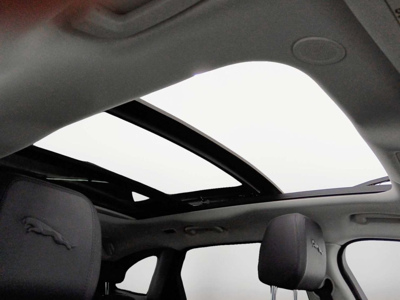 Jaguar F-Pace 2.0D I4 MHEV R-Dynamic SE AWD - foto 12