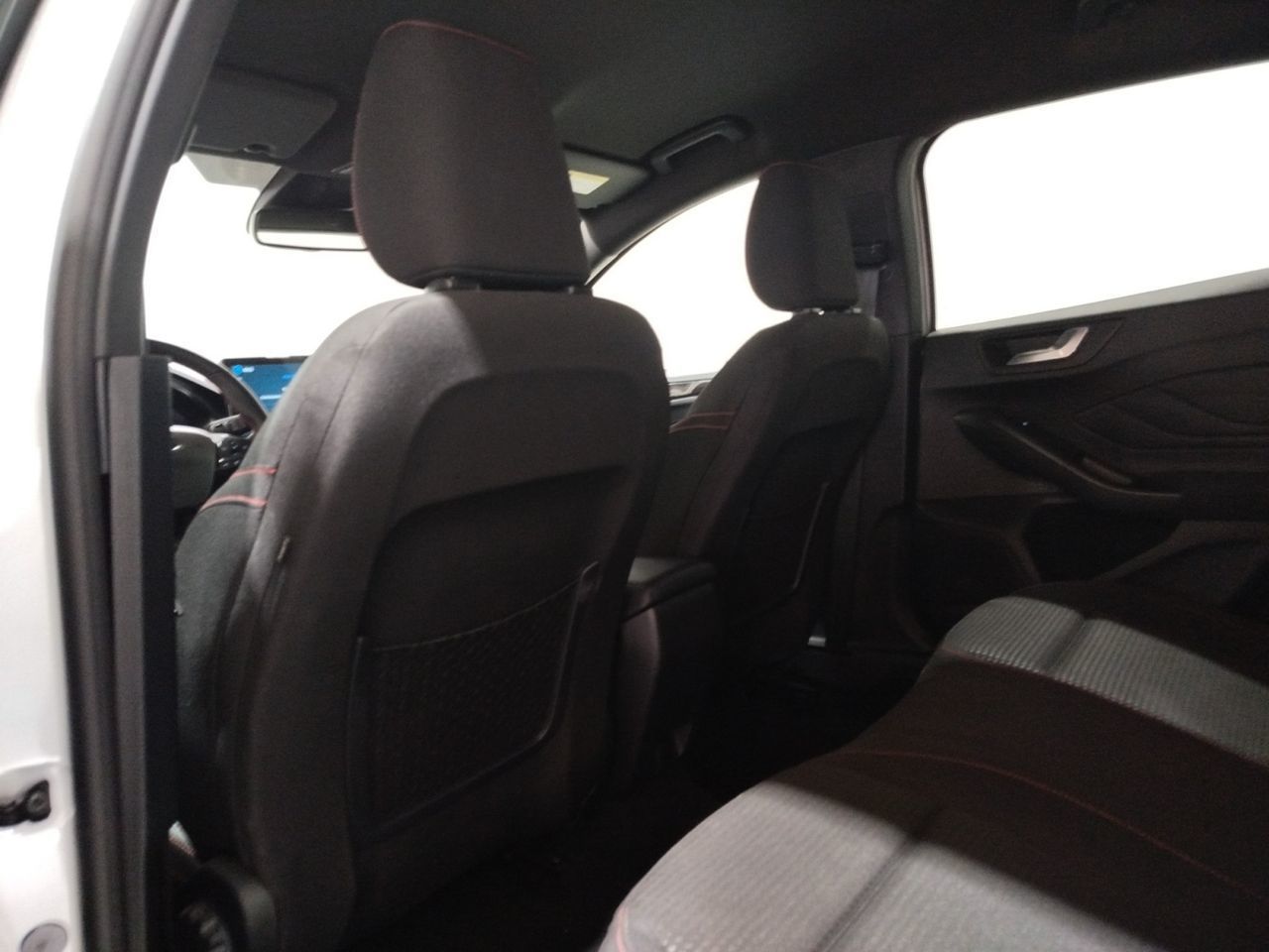 Ford Focus SportBreak 1.0 EcoBoost MHEV ST-Line - foto 20