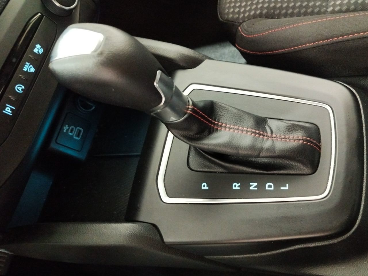 Ford Focus SportBreak 1.0 EcoBoost MHEV ST-Line - foto 12