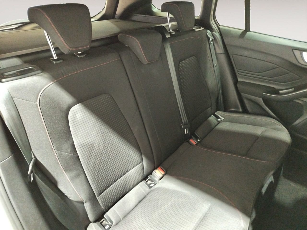 Ford Focus SportBreak 1.0 EcoBoost MHEV ST-Line - foto 9