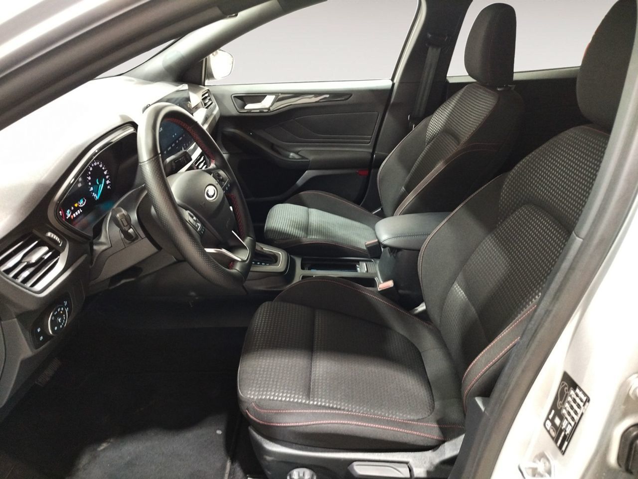 Ford Focus SportBreak 1.0 EcoBoost MHEV ST-Line - foto 8