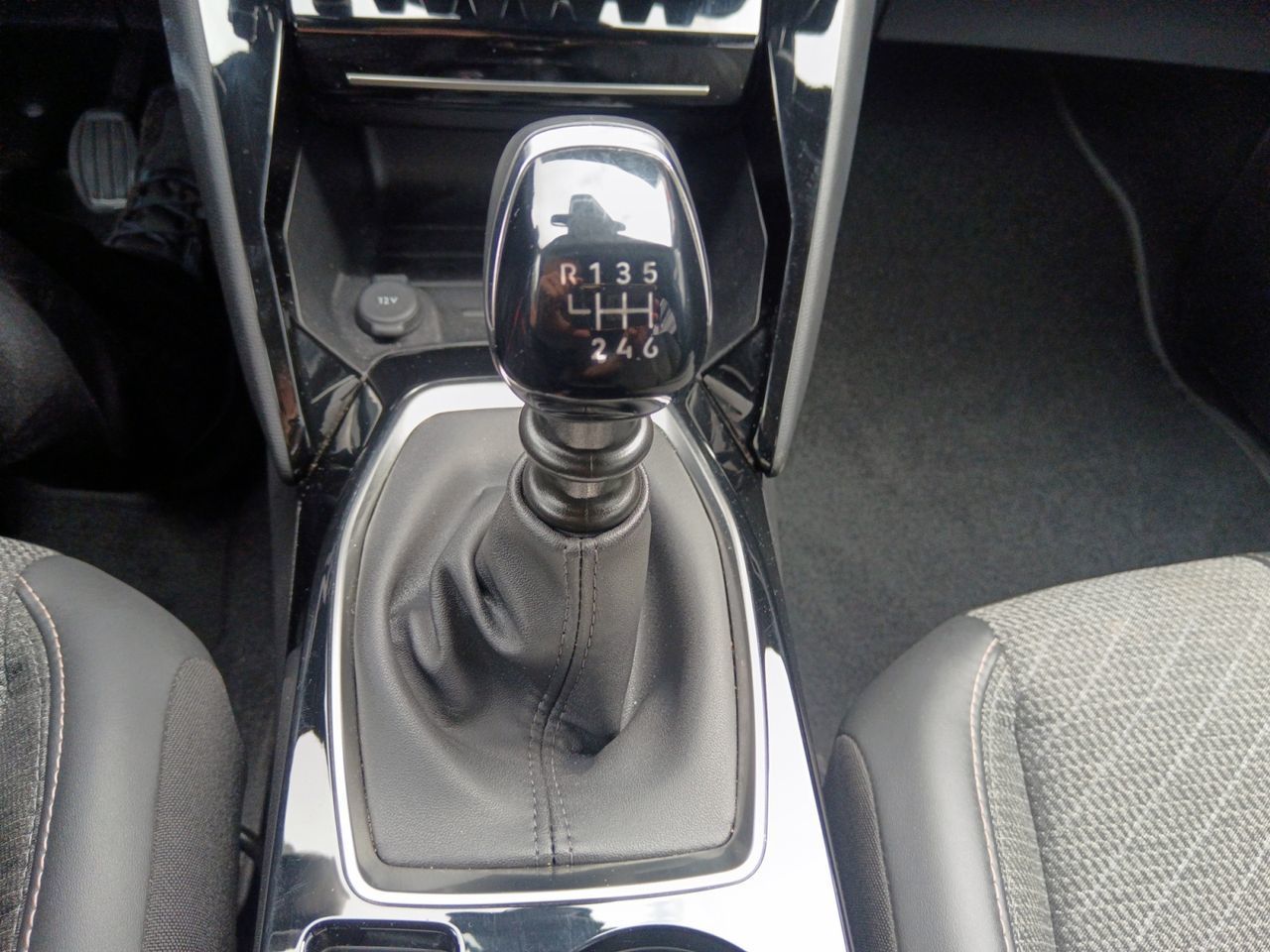 Peugeot 2008 PureTech 100 Allure - foto 12