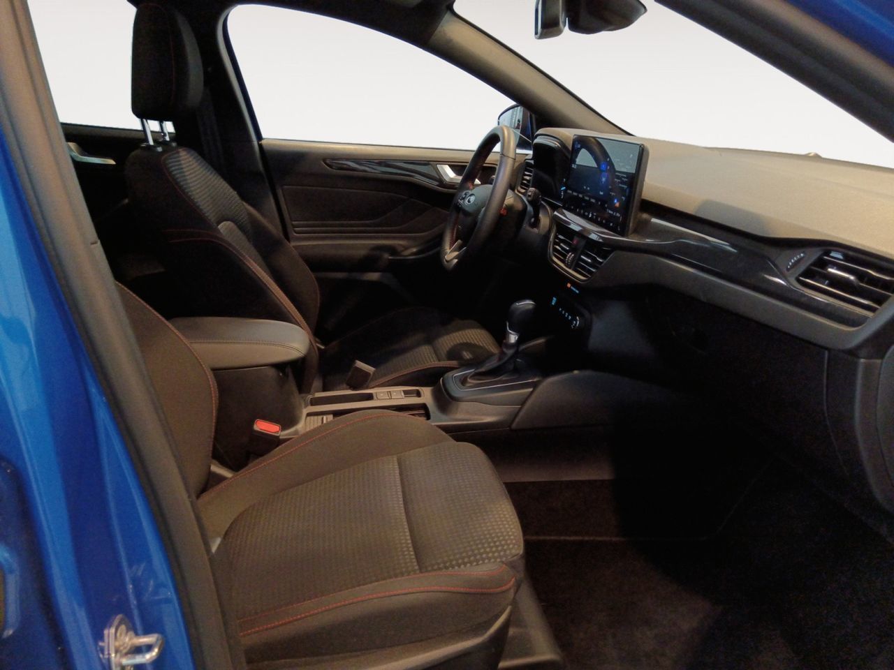 Ford Focus SportBreak 1.0 EcoBoost MHEV ST-Line - foto 10