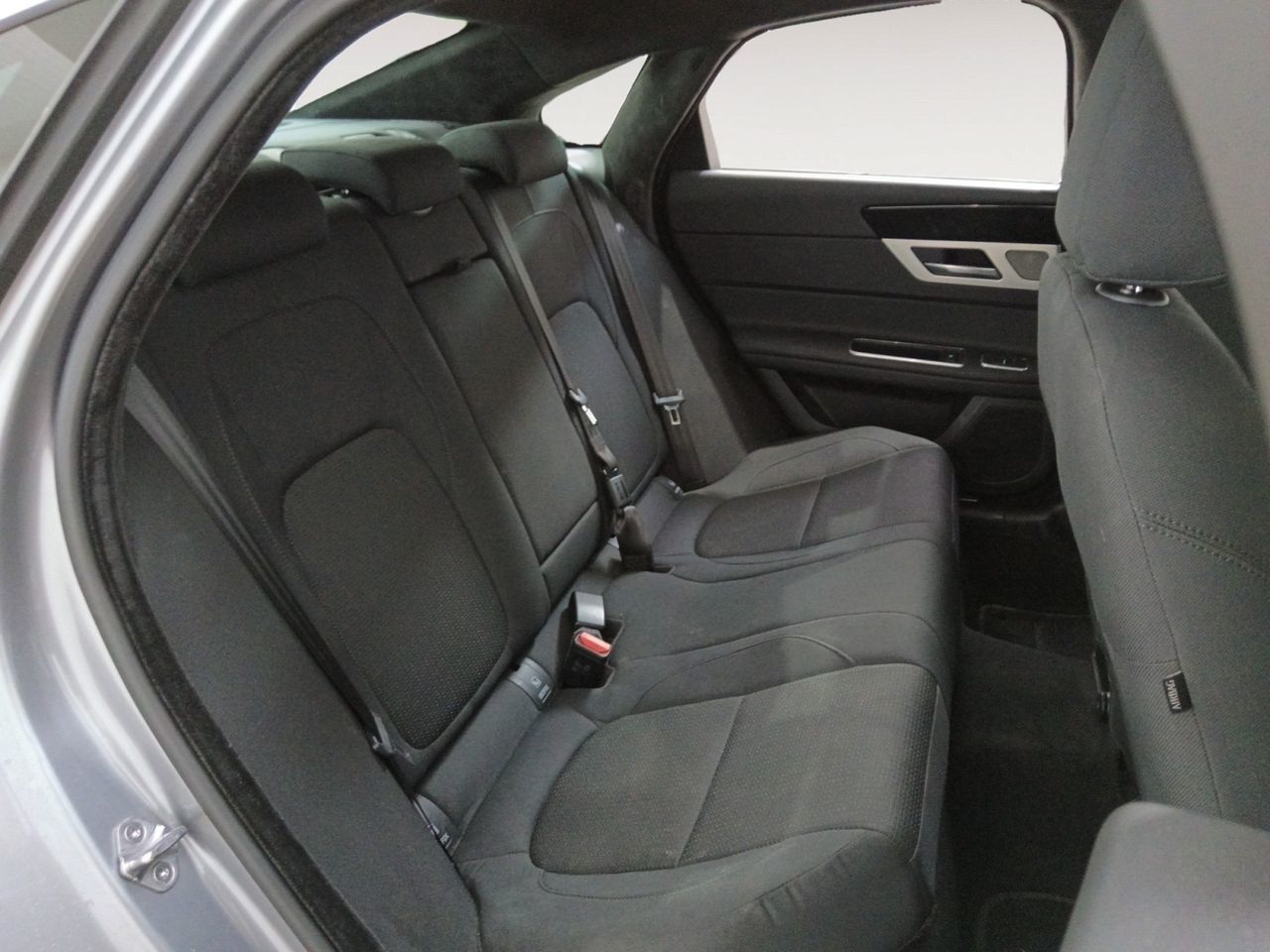 Jaguar XF 2.0 D I4 Pure - foto 9