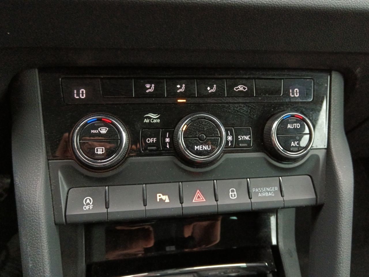 Škoda Karoq 2.0 TDI Selection - foto 17