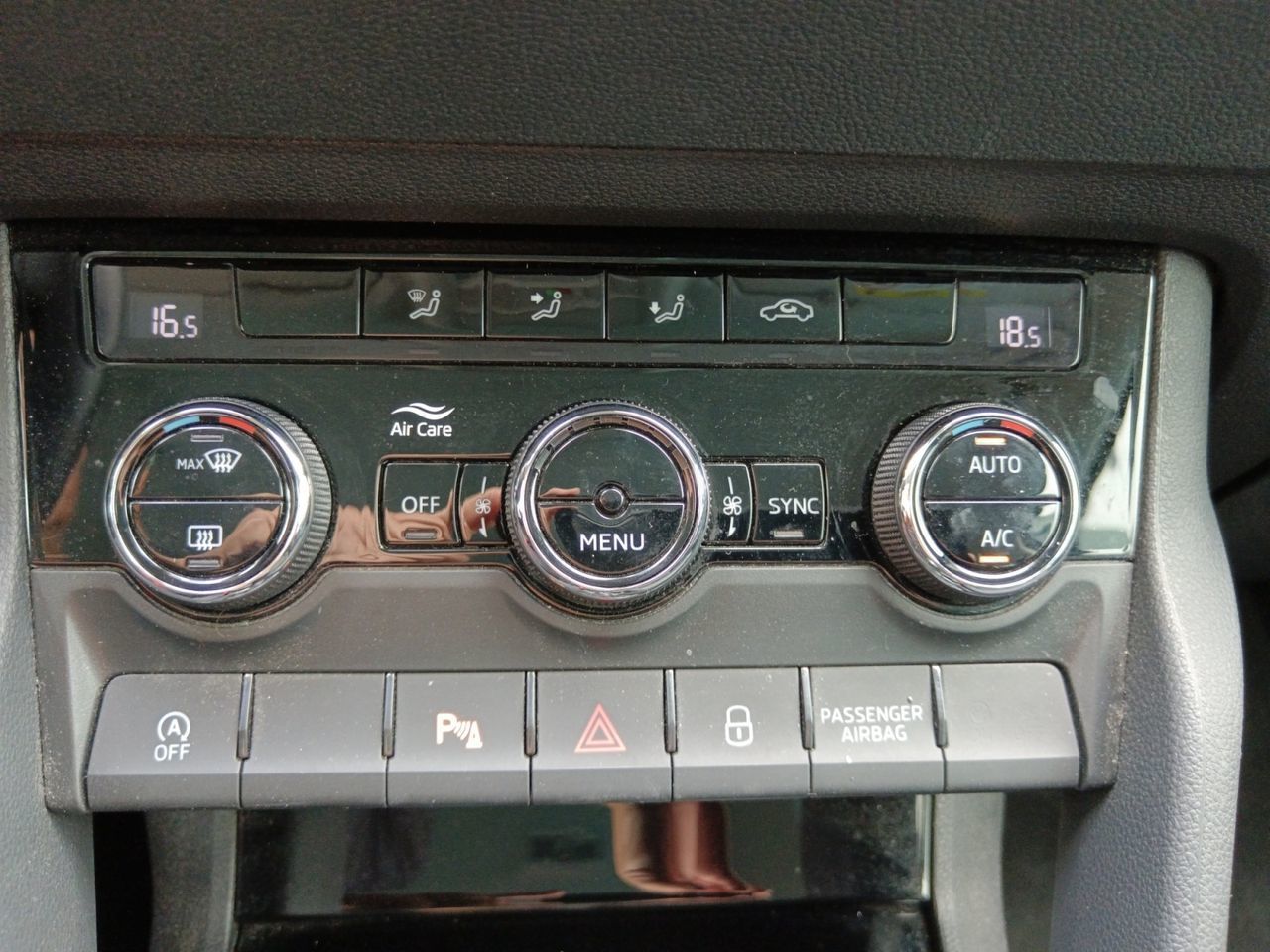 Škoda Karoq 2.0 TDI Selection - foto 19