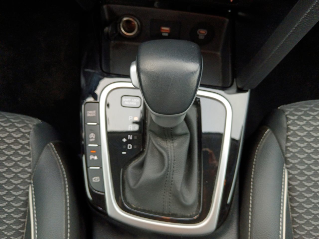 Kia Ceed 1.5 MHEV Tech DCT - foto 12